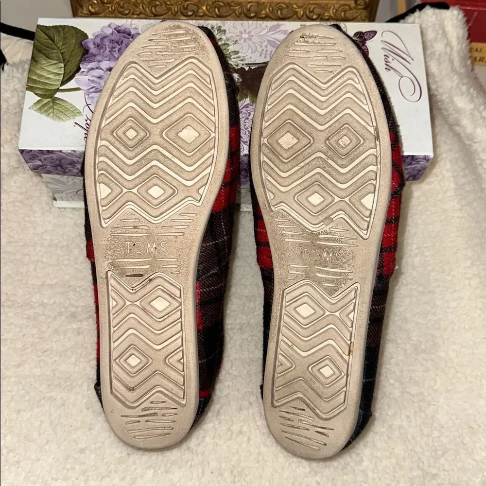 TOMS 9 Flannel Plaid Red Black Brown White Faux Shearling Lined Slip On Shoes